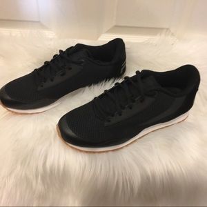 - Men’s Fila Highland Low Top Sneaker